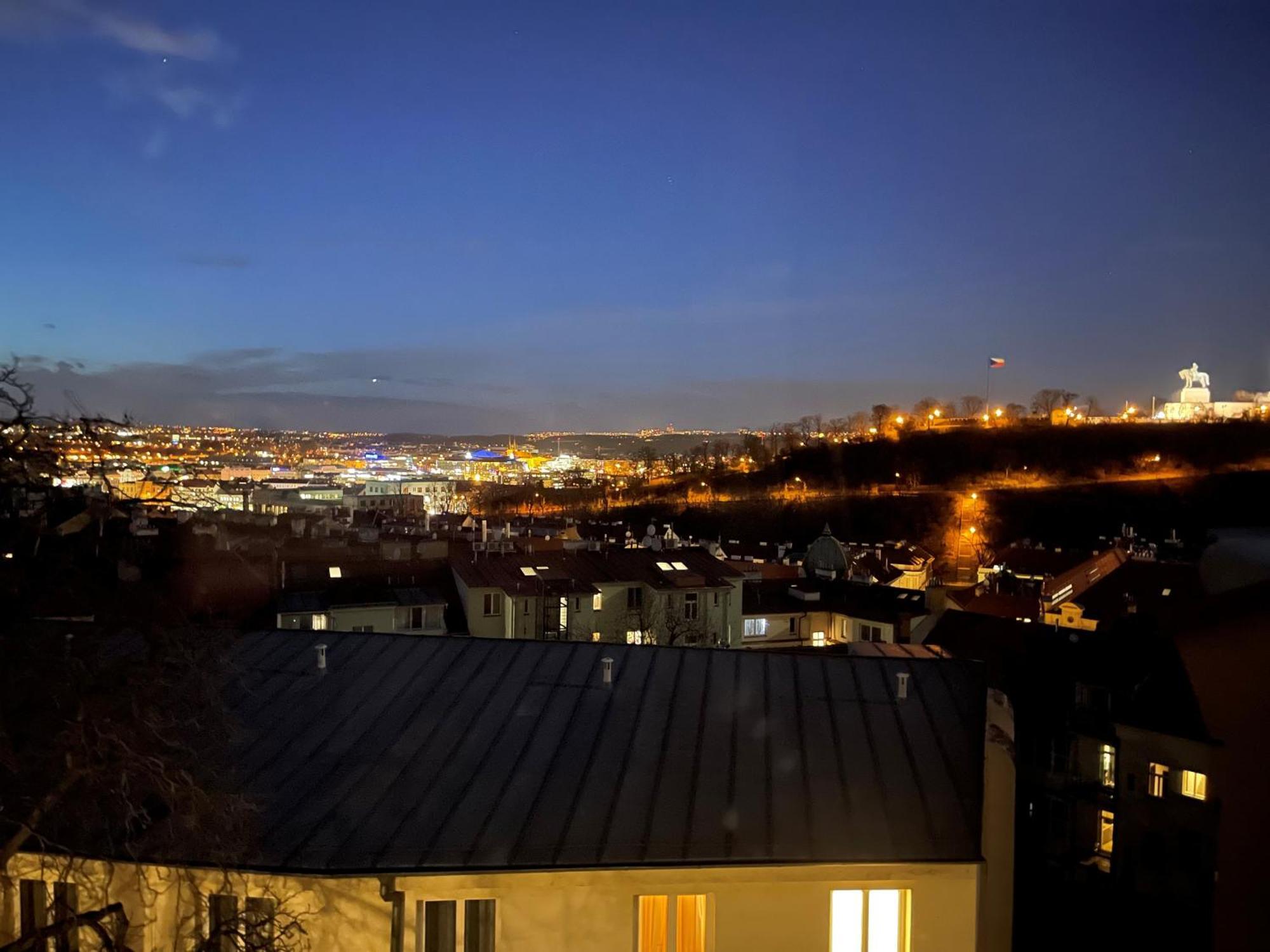 Apartment Cimburkova Прага Екстериор снимка